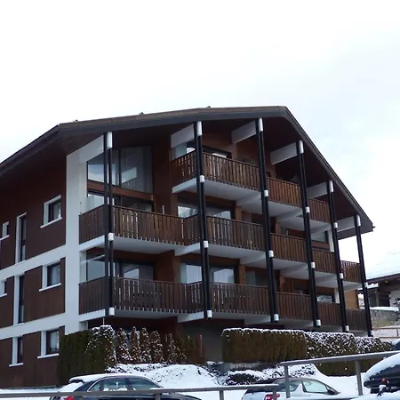 Avec Terrasse Et Parking Au Centre Du Village - Fr-1-437-92